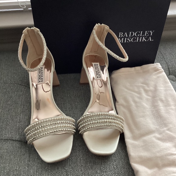 Badgley Mischka Collection Kameryn Ankle Strap Sandal (Women), size 8.5M - Picture 1 of 16